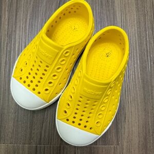 Native baby sz 5 Jefferson Sandals Shoes - Crayon Yellow / Shell White